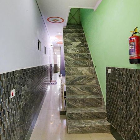 Hotel O S Palace Near Samaypur Badli Metro Station Delhi  Exteriör bild