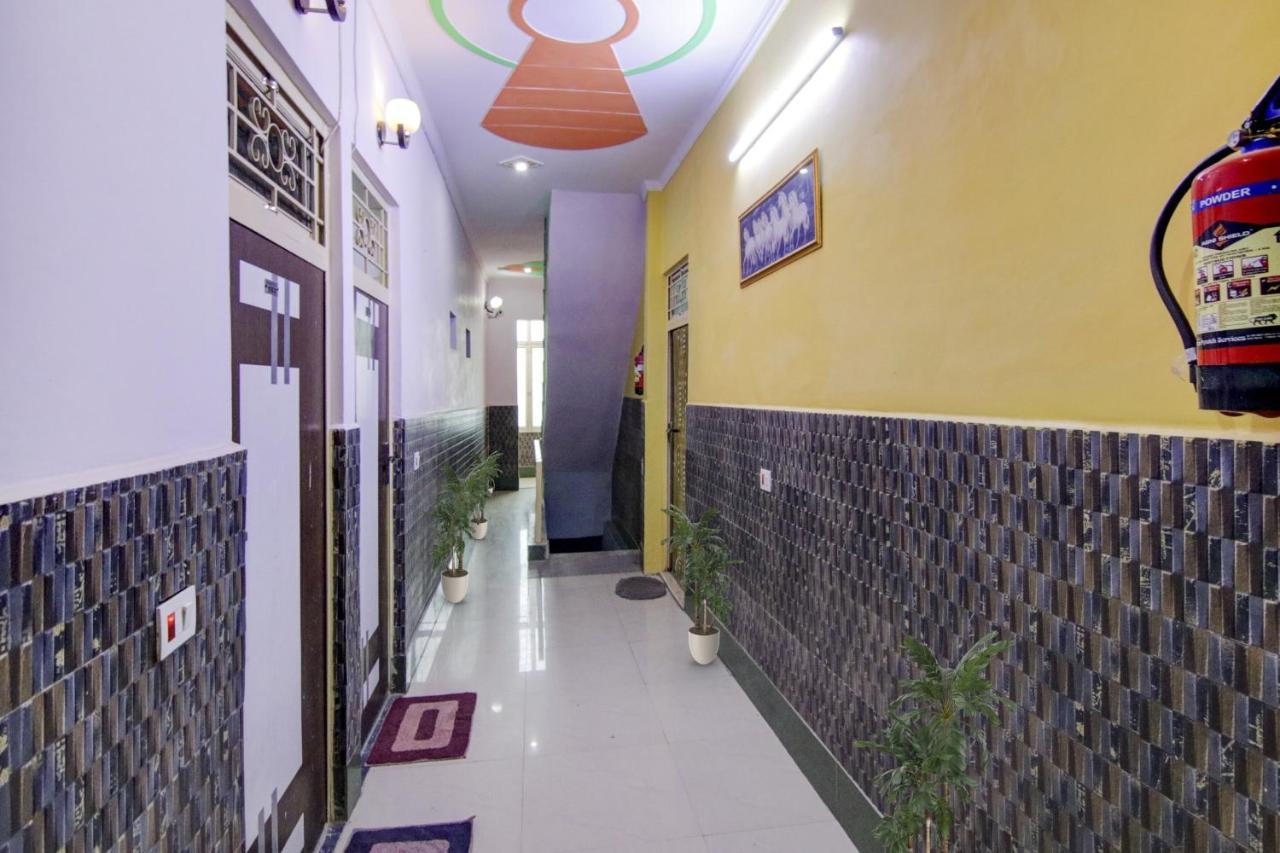 Hotel O S Palace Near Samaypur Badli Metro Station Delhi  Exteriör bild