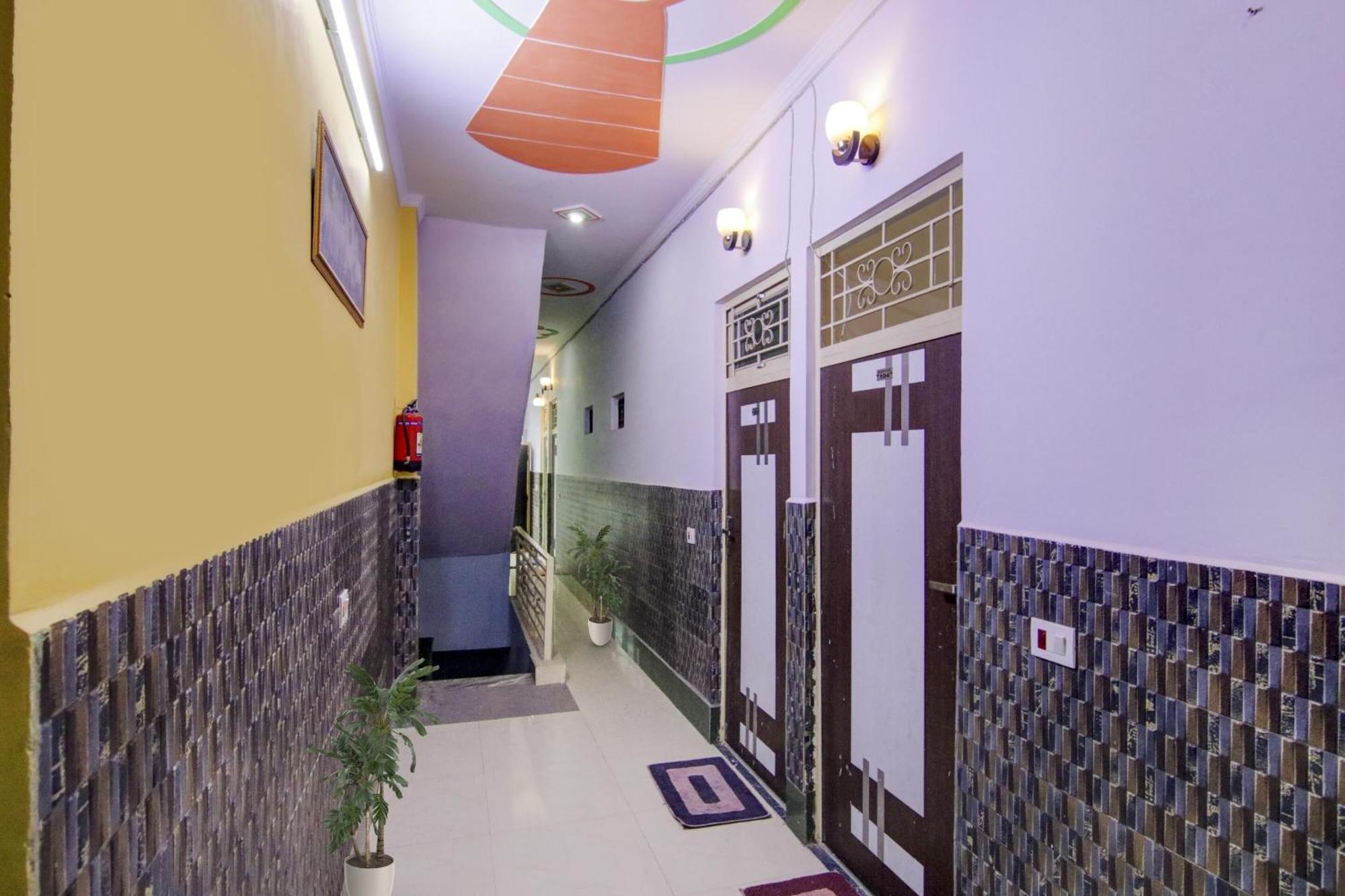 Hotel O S Palace Near Samaypur Badli Metro Station Delhi  Exteriör bild