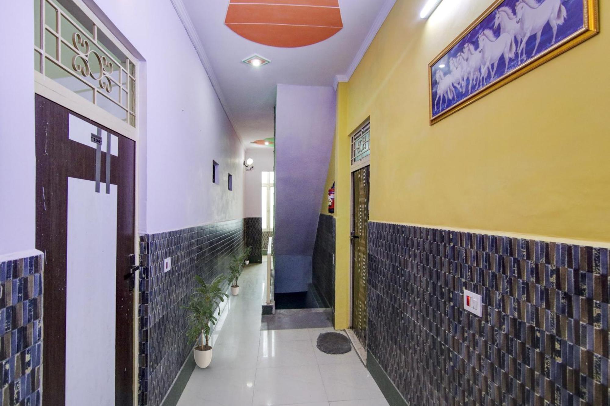 Hotel O S Palace Near Samaypur Badli Metro Station Delhi  Exteriör bild